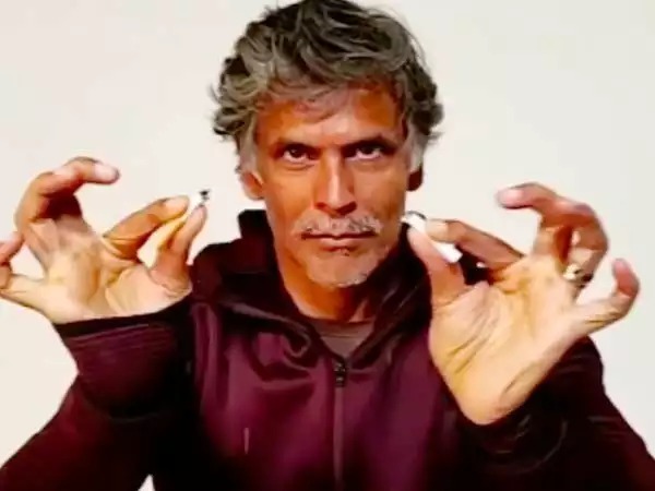 You are currently viewing Milind Soman posts a motivating video about quitting cigarettes