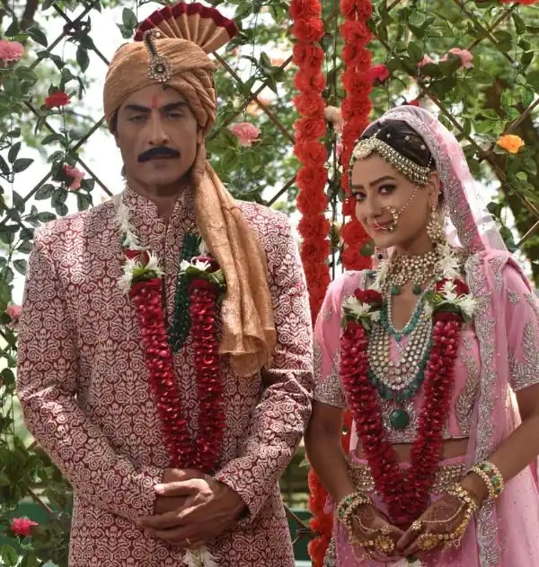 You are currently viewing On hit Star Plus soap Anupama, the Shah family walks out as soon as newly-weds Vanraj and Kavya make an entry inside the Shah mansion.